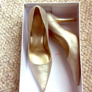 Size 8 platinum leather Nine West shoe