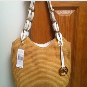 ⬇Michael Kors MD Lilly tote straw.