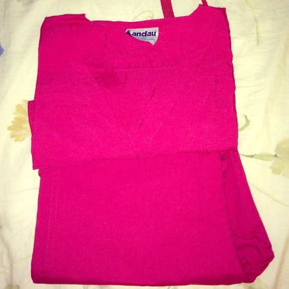 Scrub set