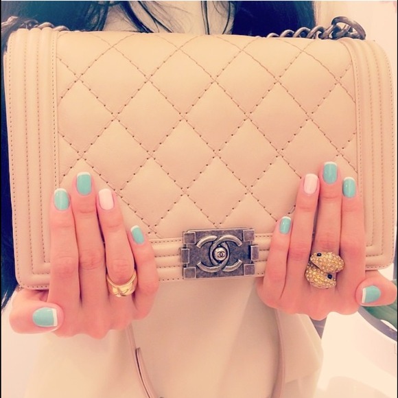 Pretty nails & chanel - Picture 1 of 1