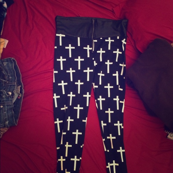High waisted pants/leggings <3
