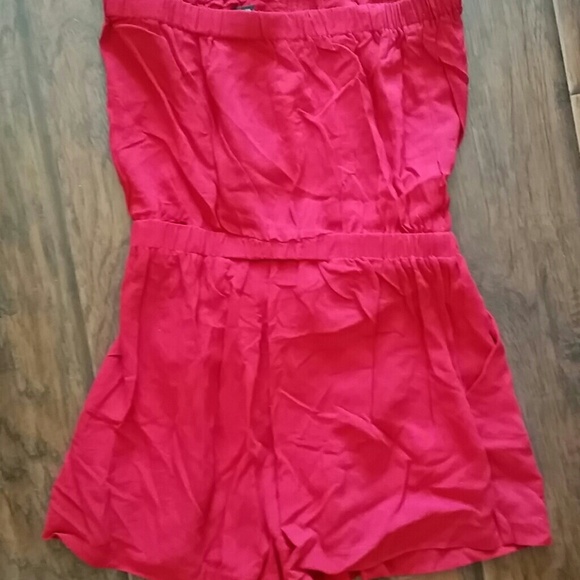 Red romper - Picture 3 of 4