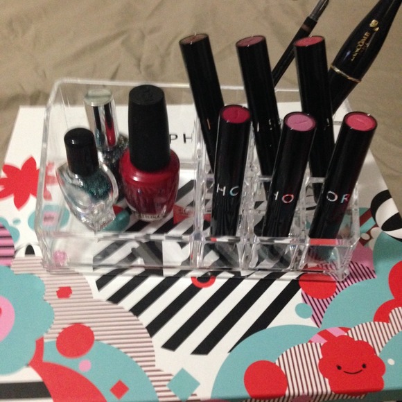 Cosmetic organizer