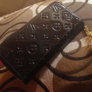 Zip up black wallet