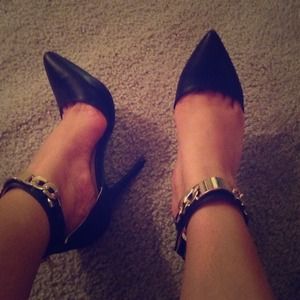 Sexy classy looks pointed shoes..used once