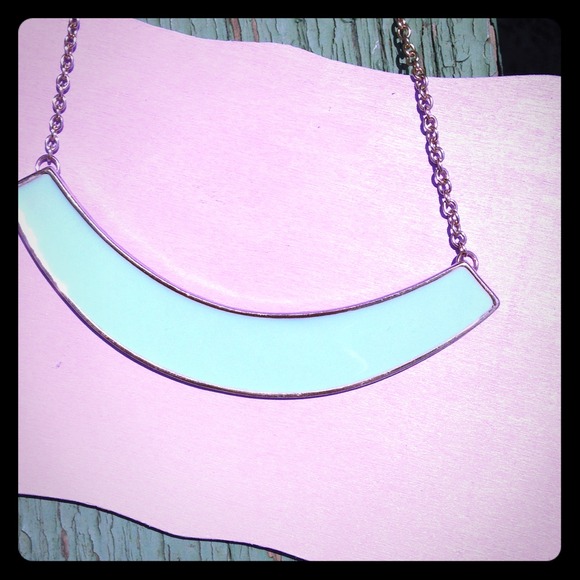 Blue bib choker