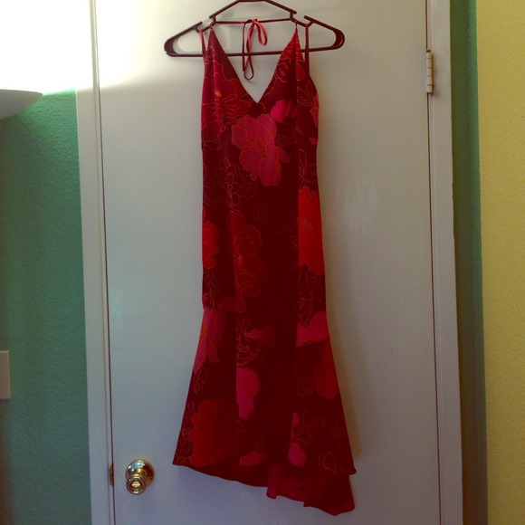 Beautiful flowered halter dress - Picture 1 of 3
