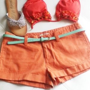 coral shorts w/ mint slim belt
