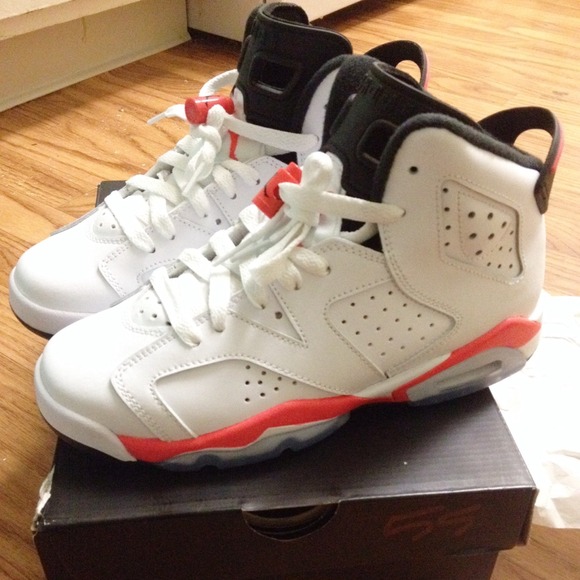 💢SOLD💢Jordan retro 6 infrared size 4.5y - Picture 1 of 4