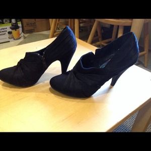 Black rocket dog heels size 8M