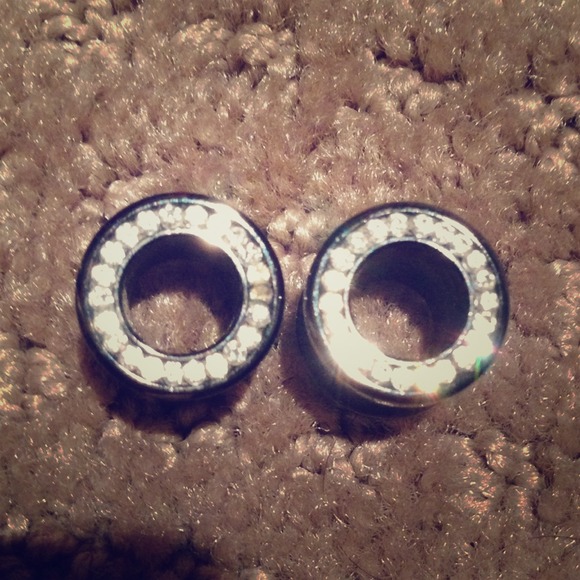 00 black with diamonds gauges