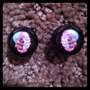 00 gypsy skull earrings