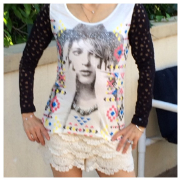 Chic graphic top CLEARANCE 16.00 - Picture 3 of 3