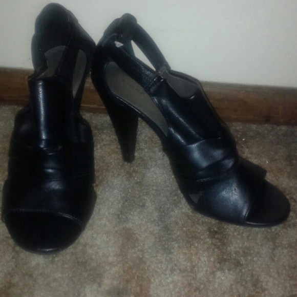 Fioni Peep Toe Sandal