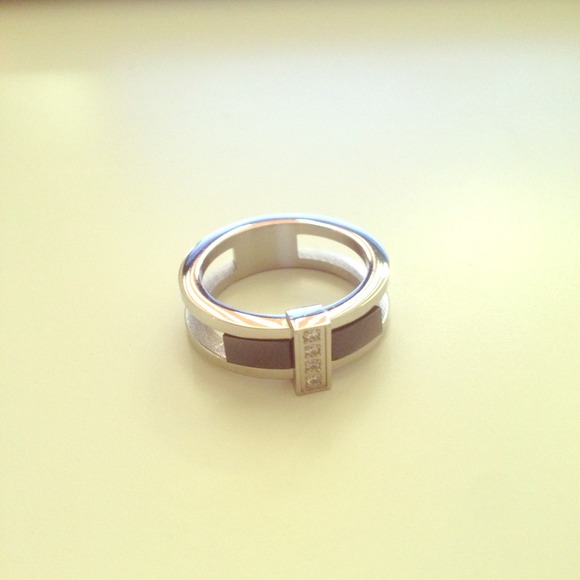 ❌SOLD❌Silver Polished Black/Diamond Studded Ring