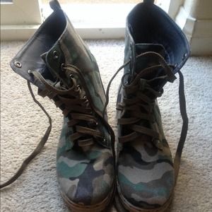 🎱 Camo Combat Boots 🎱