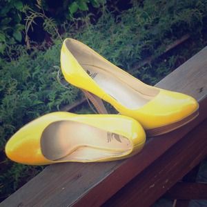Yellow heel