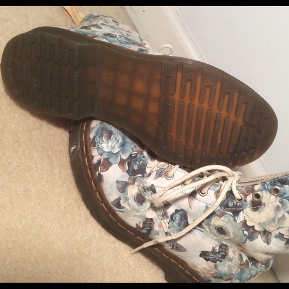 Floral Dr. Martens Women's 7 - Picture 3 of 4