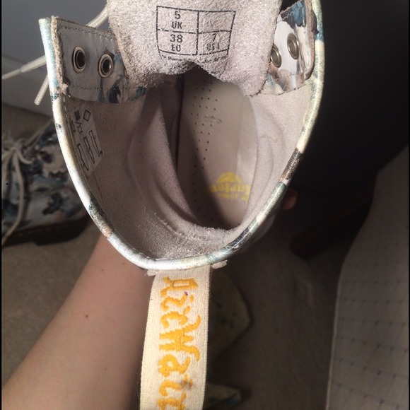 Floral Dr. Martens Women's 7 - Picture 4 of 4