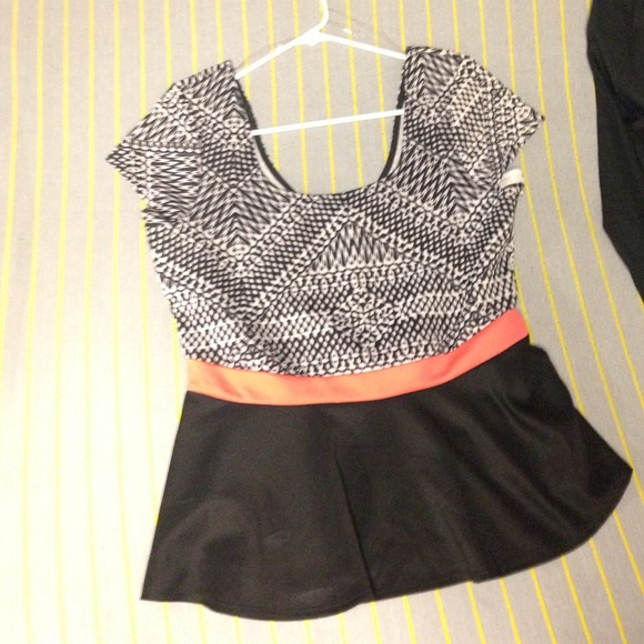 NWOT❗️ Peplum Blouse; black,pink and white