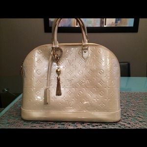 Louis Vuitton Alma GM Blanc Corail