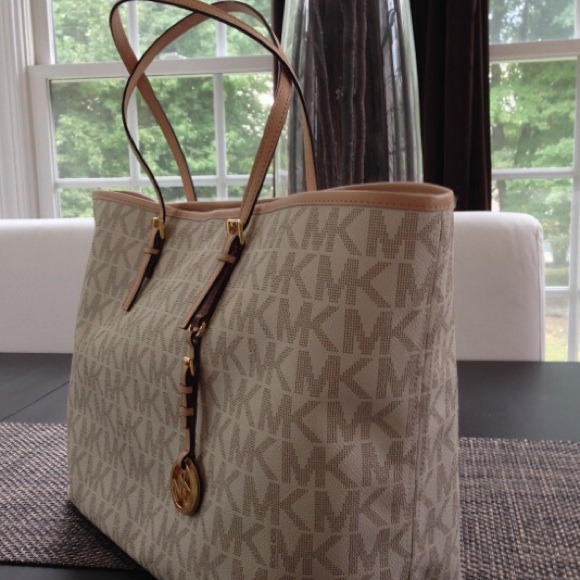MK tote - Picture 2 of 2