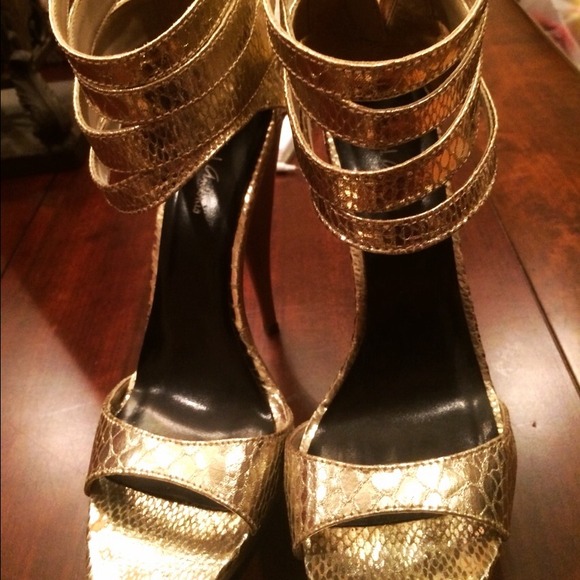 HOT Michael Antonio gorgeous super sexy gold heels - Picture 2 of 4