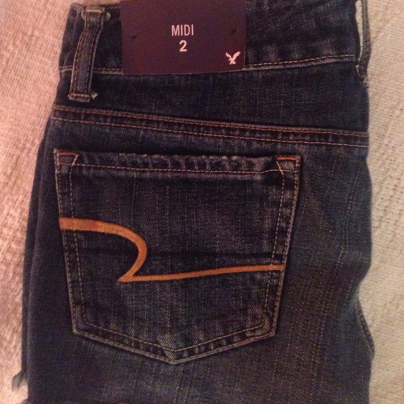 American Eagle Outfitters "Midi" distressed short - Picture 2 of 3