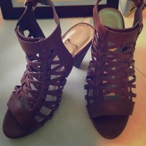🔷SOLD🔷 Vince Camuto Brown sandal