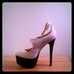 SALE~LIMITED TIME!★BRAND NEW~Shoe dazzle heels★