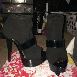 REDUCED!! Chinese Laundry stretchy booties