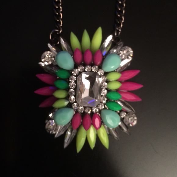 Statement necklace - Picture 2 of 2
