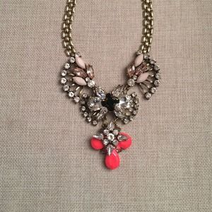 Statement necklace