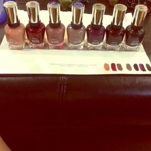 7 Sally Hansen nail polishes