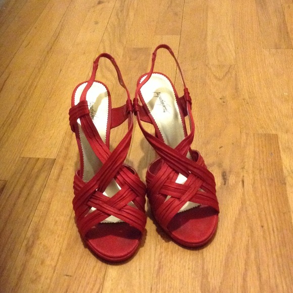 Red pumps