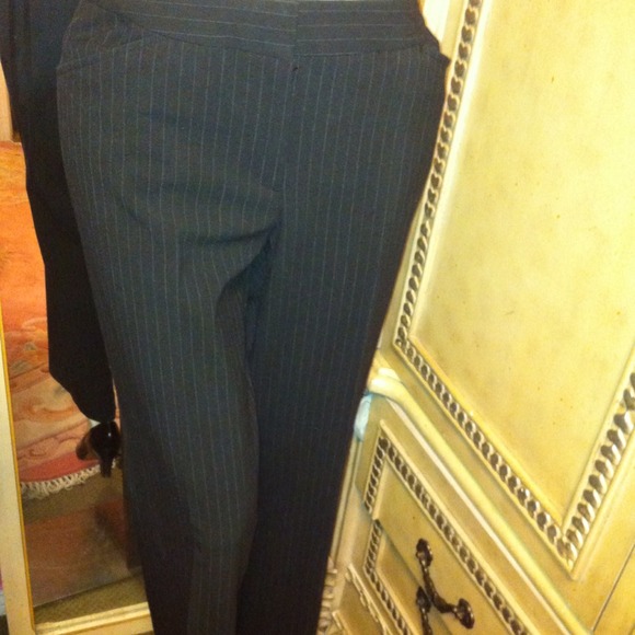 Nicole Miller size 8 pinstriped trousers.