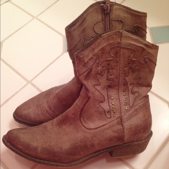 American Eagle western booties (RIFLE)  size 7