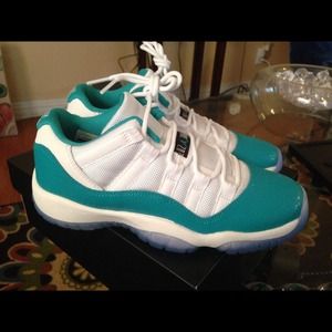 Jordan Aqua 11 size 4Y