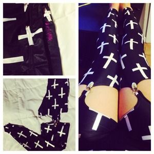 Black milk cross of St. Peter suspenders