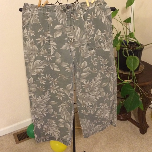 Green capris