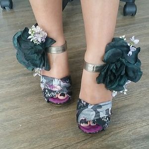 💰 SOLD 💰 Beautiful floral mix print sandal