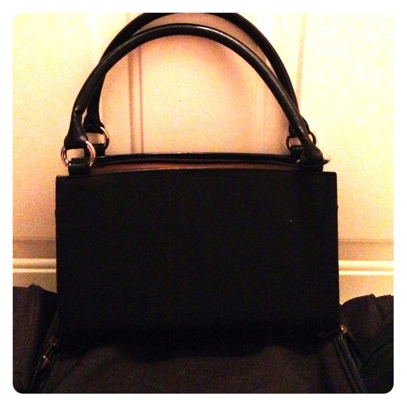 Purse with two skins.