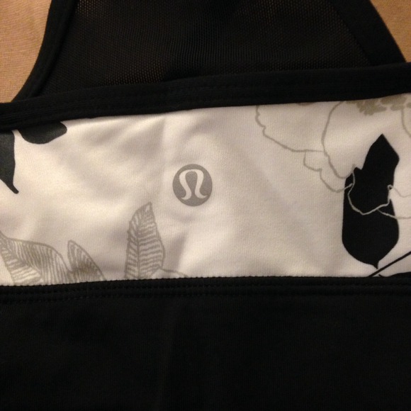 ๐ซSold! Lululemon Sports Top Size Small 4-6 - Picture 2 of 3