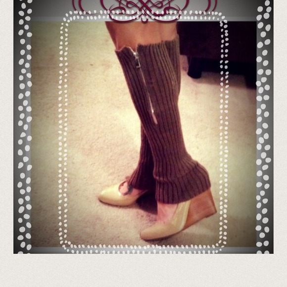 ❌BUNDLED❌Brown Zipper leg Warmers - Picture 4 of 4