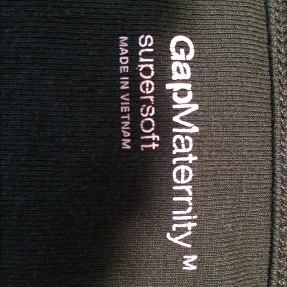 ❎Sold in bundle❎ Gap MATERNITY green crew shirt - Picture 2 of 2