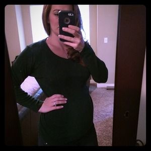 ❎Sold in bundle❎ Gap MATERNITY green crew shirt