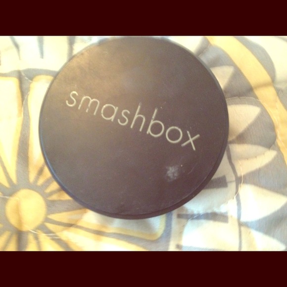 Smashbox halo perfecting powder light.