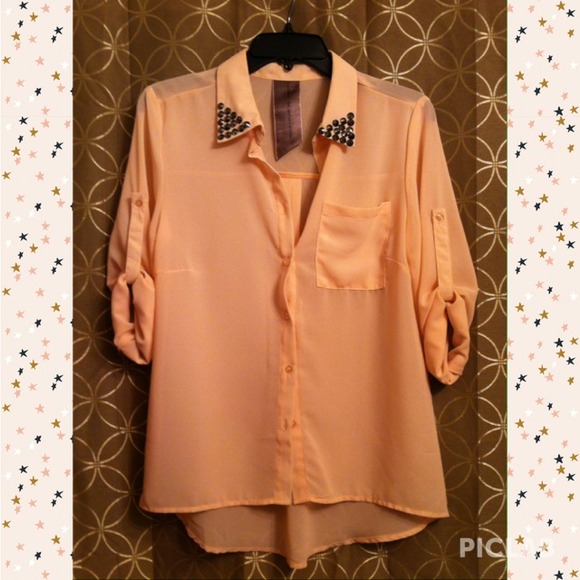 👏👏SOLD👏👏 🎀 peach blouse🎀