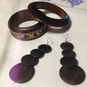 Wooded earring bracelet set