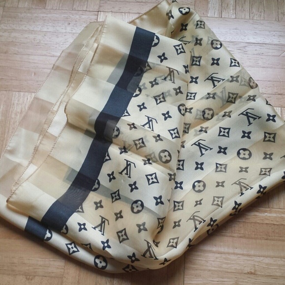 Large yellow scarf